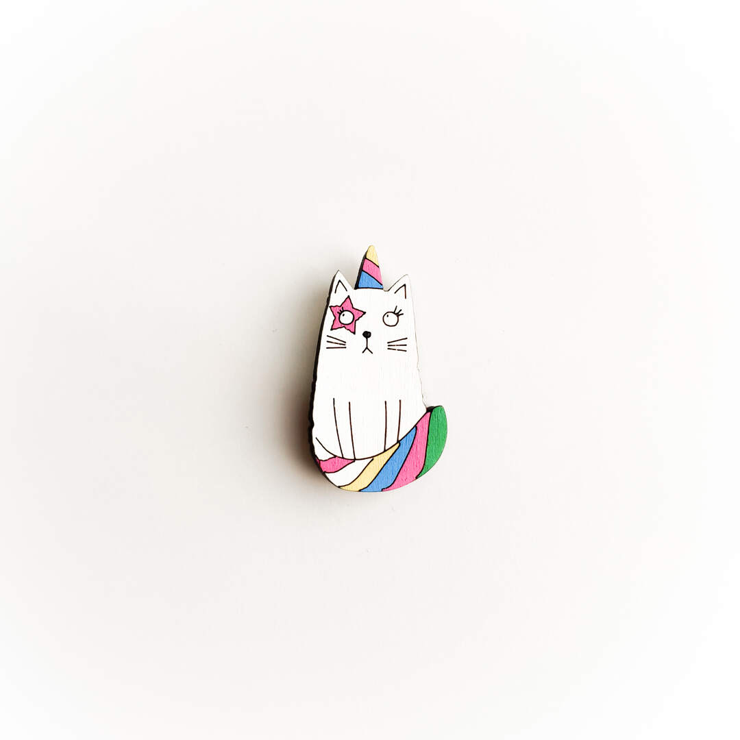 Деревянная брошь "кот - единорог"