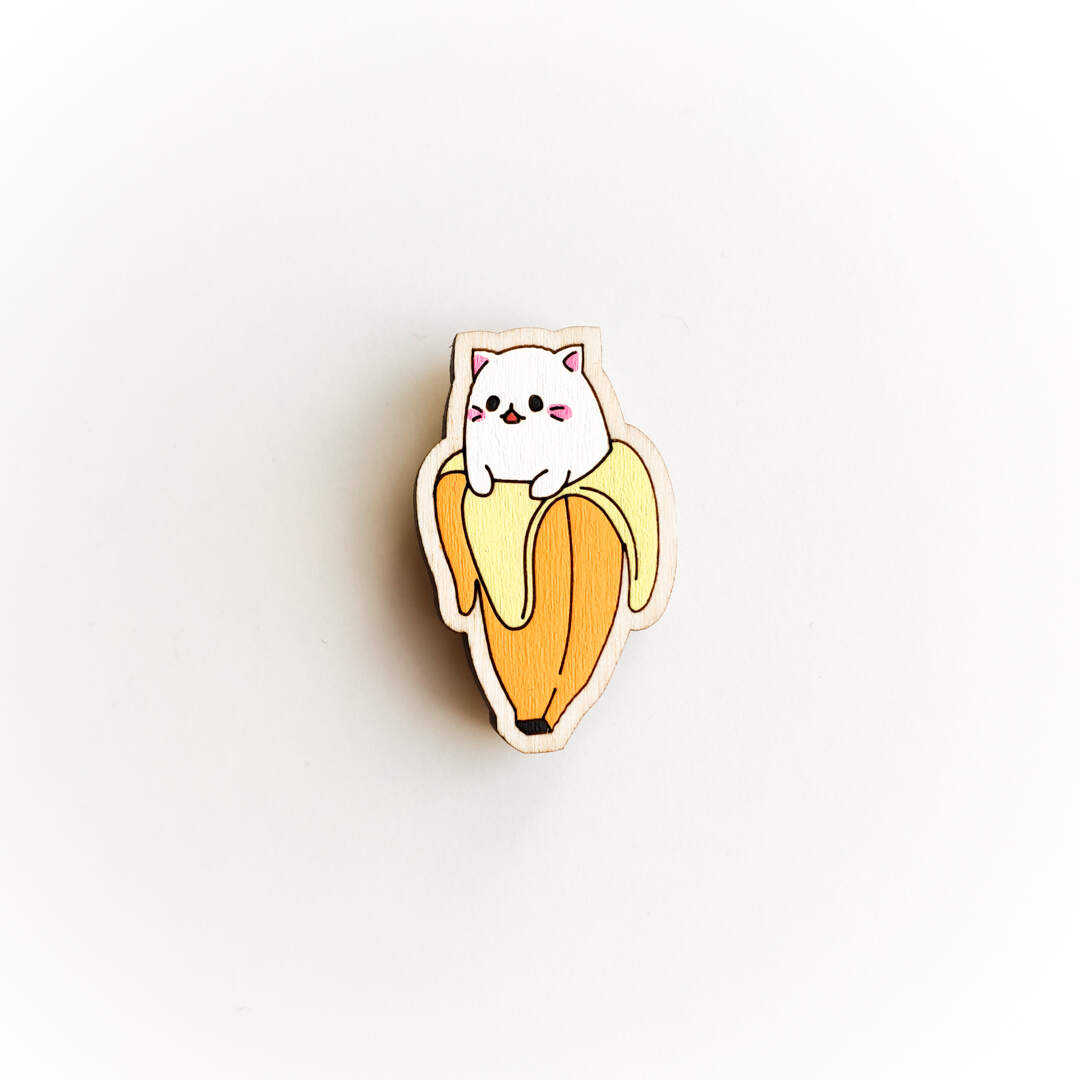 Деревянная брошь "кот Bananya" Деревянная брошь "кот Bananya"